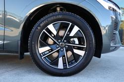 2026 Volvo XC60 Plus B5 Bright