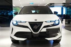 2025 Alfa Romeo Junior Ibrida