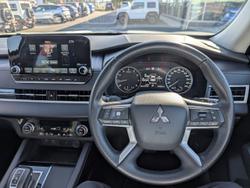 2023 MITSUBISHI OUTLANDER ES