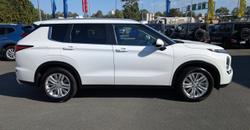 2023 MITSUBISHI OUTLANDER ES