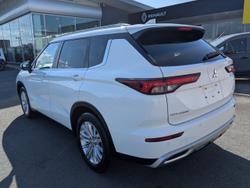 2023 MITSUBISHI OUTLANDER ES