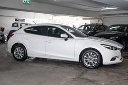 2017 Mazda
                3 Maxx