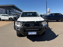 2022 Toyota Hilux SR