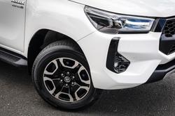 2024 Toyota HILUX SR5