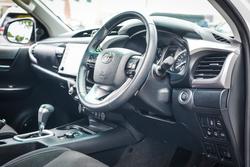 2024 Toyota HILUX SR5