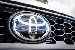 2024 Toyota HILUX SR5