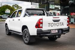 2024 Toyota HILUX SR5