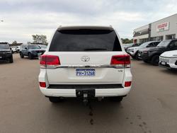 2020 Toyota LANDCRUISER GXL White