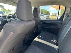 2020 Toyota Hilux 4x4 Hilux 4x4 SR 2.8L T Diesel Automatic Double Cab 2L71000 001