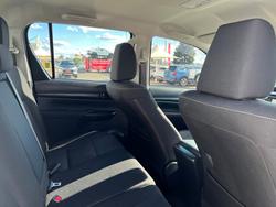 2020 Toyota Hilux 4x4 Hilux 4x4 SR 2.8L T Diesel Automatic Double Cab 2L71000 001