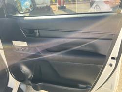 2020 Toyota Hilux 4x4 Hilux 4x4 SR 2.8L T Diesel Automatic Double Cab 2L71000 001