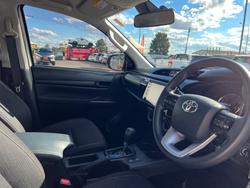 2020 Toyota Hilux 4x4 Hilux 4x4 SR 2.8L T Diesel Automatic Double Cab 2L71000 001