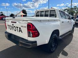 2020 Toyota Hilux 4x4 Hilux 4x4 SR 2.8L T Diesel Automatic Double Cab 2L71000 001