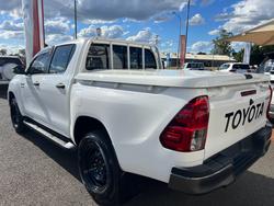 2020 Toyota Hilux 4x4 Hilux 4x4 SR 2.8L T Diesel Automatic Double Cab 2L71000 001