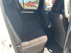 2017 TOYOTA HILUX SR5 (4x4)