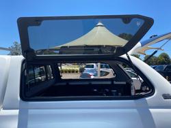 2017 TOYOTA HILUX SR5 (4x4)