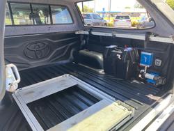 2017 TOYOTA HILUX SR5 (4x4)