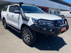 2017 TOYOTA HILUX SR5 (4x4)