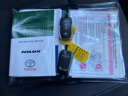 2017 TOYOTA HILUX SR5 (4x4)