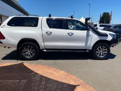 2017 TOYOTA HILUX SR5 (4x4)