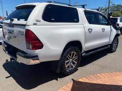 2017 TOYOTA HILUX SR5 (4x4)
