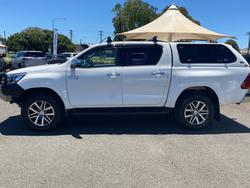 2017 TOYOTA HILUX SR5 (4x4)