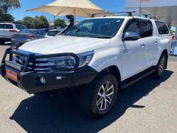 2017 TOYOTA HILUX SR5 (4x4)