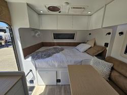 2024 Retreat Daydream 194B Bunks