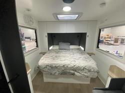 2024 Retreat Daydream 194B Bunks