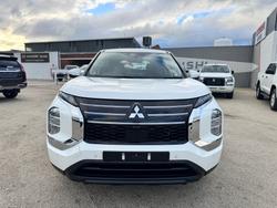 2026 MITSUBISHI Outlander ES