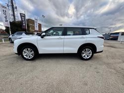 2026 MITSUBISHI Outlander ES
