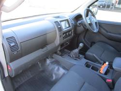 2013 Nissan Navara RX