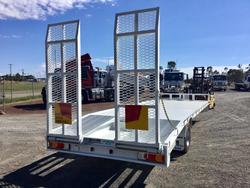 2019 TAG A LONG 7,5 Metre 25Ft Allextras Tool Box Water Bottle Spare Bhp Steel WHITE