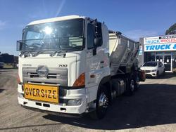 2013 Hino 2844 6X4 Trout River Live Bottom Body Ex Govt Low Klm Chip Spreader All Extras Fract New 2844 6X4 RIGIDS WHITE