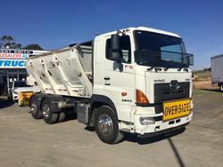 2013 Hino 2844 6X4 Trout River Live Bottom Body Ex Govt Low Klm Chip Spreader All Extras Fract New 2844 6X4 RIGIDS WHITE