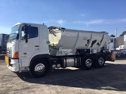 2013 Hino 2844 6X4 Trout River Live Bottom Body Ex Govt Low Klm Chip Spreader All Extras Fract New 2844 6X4 RIGIDS WHITE