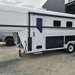 2024 McNeill 3 Horse Enclosed Gooseneck White