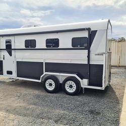 2024 McNeill 3 Horse Enclosed Gooseneck White