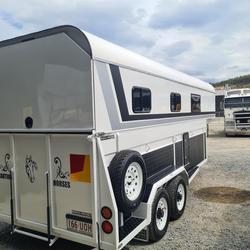 2024 McNeill 3 Horse Enclosed Gooseneck White