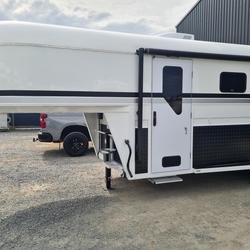 2024 McNeill 3 Horse Enclosed Gooseneck White