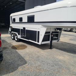 2024 McNeill 3 Horse Enclosed Gooseneck White