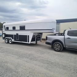2024 McNeill 3 Horse Enclosed Gooseneck White