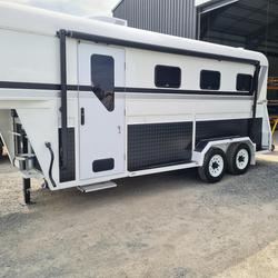 2024 McNeill 3 Horse Enclosed Gooseneck White