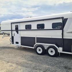 2024 McNeill 3 Horse Enclosed Gooseneck White