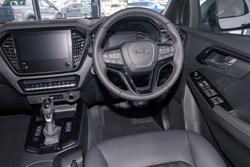 2025 Isuzu D-MAX BLADE