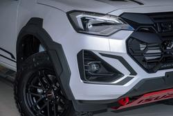 2025 Isuzu D-MAX BLADE