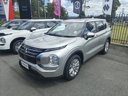 2025 MITSUBISHI Outlander ES