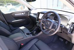 2025 Volvo XC40 Plus B4