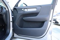 2025 Volvo XC40 Plus B4