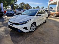 2022 KIA CERATO 2022 KIA CERATO S SAFETY PACK 6 SP AUTOMATIC 5D HATCHBACK 4CYL  White